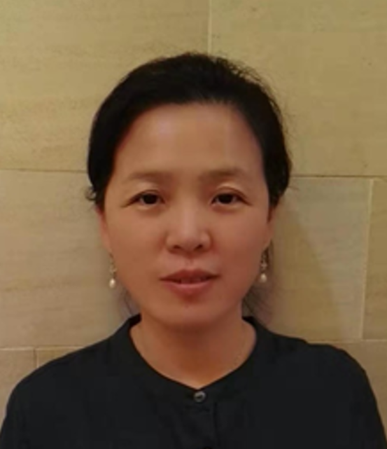 小孩在微笑描述已自動生成